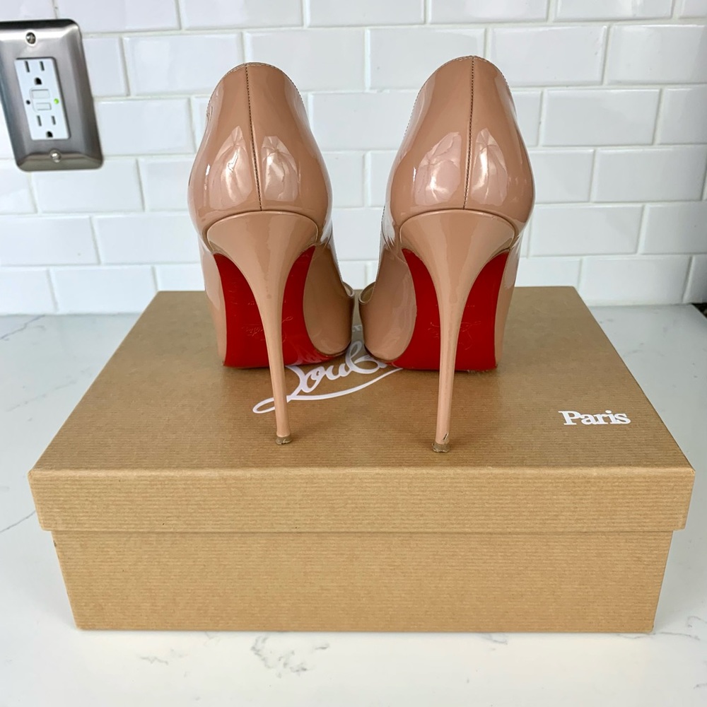 Christian Louboutin Nude So Kate Pumps